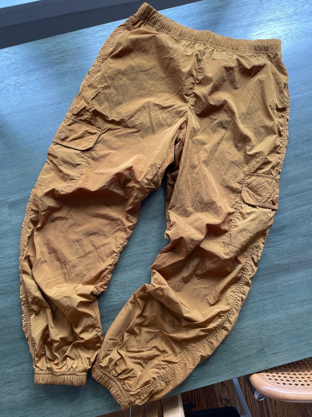 Good American Shine Boyfriend Cargo Joggers in Bronze